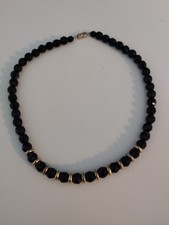 Collier de perles de cristal noir et or