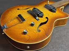 Godin 5th Avenue Kingpin II P90 Cognac Burst avec étui semi-dur USED