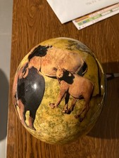 Oeuf d'autruche décoré