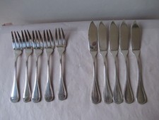 Lot de 5 fourchettes et 5 couteaux à poisson huitre. Métal argenté. Poinçons 90.