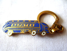 porte clés Augis émaillé camion citerne PANHARD Movic Naphtex carburants Paris