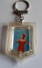 PORTE CLE FANTAISIE DEAUVILLE ARMOIRIE PIN UP SPORTIVE