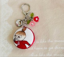 Porte-clés en tissu macaron fleur Little My Moomin rouge charme coloré neuf