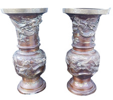Paire de vases en bronze