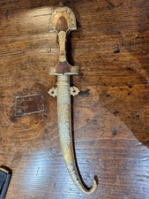 ANCIEN COUTEAU NORD AFRICAIN ORIENTAL METAL ARGENTE LAITON ET BOIS