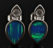  Belles Boucles d'oreilles en plaqué or blanc, Opale de Feu et Zircon