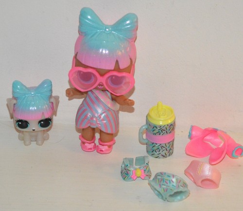 Petite poupée figurine - poupée,
