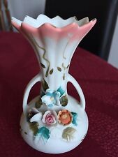 JOLI PETIT VASE ANCIEN EN BISCUIT PORCELAINE