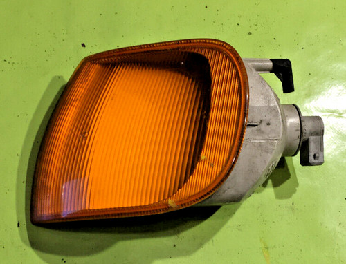 Feu clignotant avant gauche - feu,