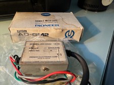 Adaptateur Pioneer AD-GM2 pour autoradio. 