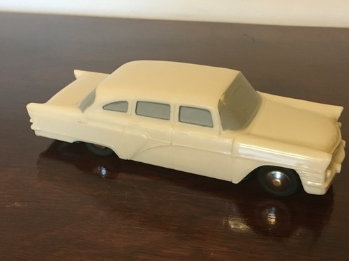 Grande voiture jouet - voiture,