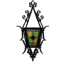 Ancienne Lanterne Suspendue en Fer Forgé Noir Vitrail Multicolore Style Gothique