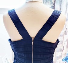 Belle robe bleue marine moulante à bretelle :: taille 38 :: habillée