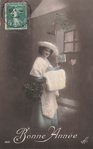 Bonne annee femme elegante - cp,