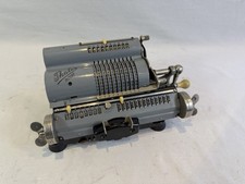 Ancienne machine calculer - à,