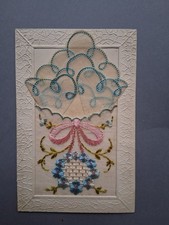 CARTE POSTALE BRODÉE  A POCHETTE ET SON TISSU