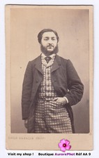 HOMME DE LA BOURGEOISIE EN
