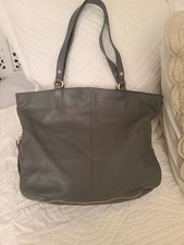 SAC A MAIN CUIR GRIS PORTE