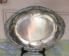 Ancien Grand Plat en étain décor Art Nouveau martelé