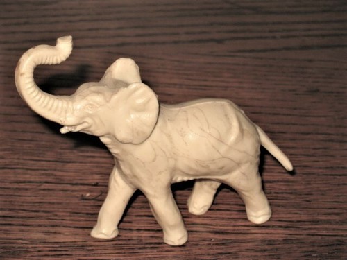 Objet vitrine pour - de,