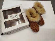 Bottes bébé UGG en peau de mouton Taille  (6 mois à 1 an)  Neuves