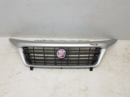 735630243 grille gauche capot