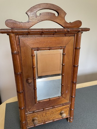 Jolie ancienne petite - petite, armoire