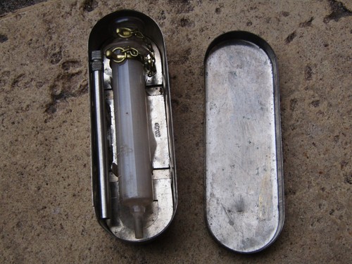 Ancienne seringue verre et - ,