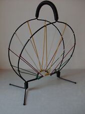 Ancien porte revues en fil métal de couleurs des années 1950/60 des années 50