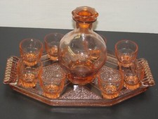Service à liqueur ancien en verre rose orangé 8 verres, carafe, plateau