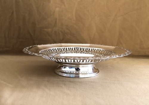 Grande coupe ajourée sur
