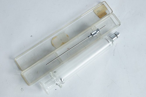 Ancienne seringue médicale