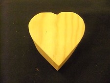 Petite boite coeur en bois