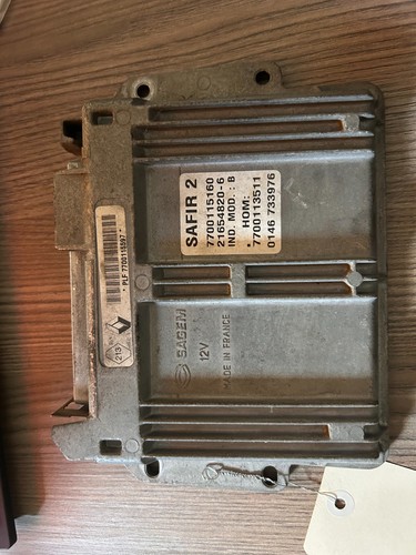 Calculateur moteur clio - calculateur,