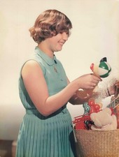 ANCIENNE PHOTOGRAPHIE JEUNE FILLE ET SES JOUETS