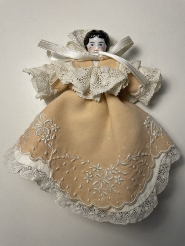 Poupée tête porcelaine - poupée, en