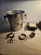 Lot vin et champagne vintage sceau tire-bouchon tasse dégustation déco