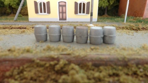 Ensemble barils peints - de,