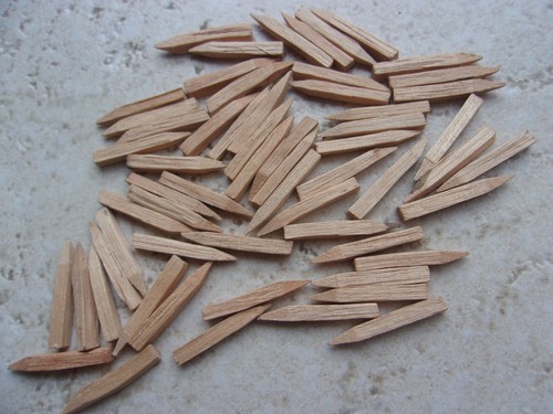 Anciennes chevilles clous - clous, en