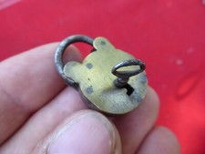 mini cadenas ancien avec sa clef clé en fer et laiton