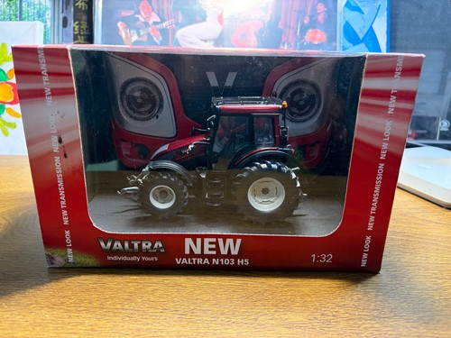 Universal hobbies valtra - 1/32,