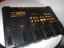 ROLAND GR-1 13-PIN GUITAR SYNTHESIZER