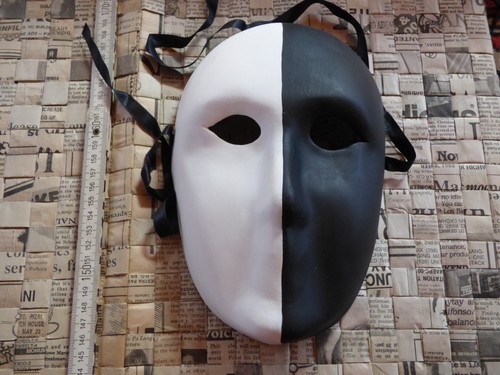 Mask neutra bianca nero - mask, e