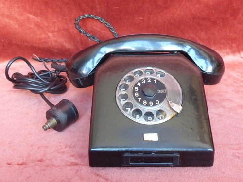 Ancien téléphone noir avec - téléphone,