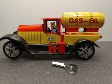 Camion citerne en tôle