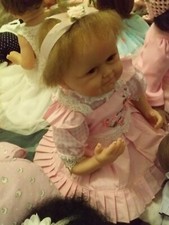 Poupée type  reborn d'occasion en très bon état, viendra avec Ça tétine et...