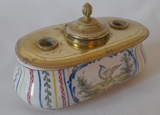 ANCIEN ENCRIER EN FAÏENCE ET LAITON SCEAUX.