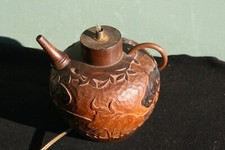 pied de lampe en bois sculpté en forme de pichet basque signé. **