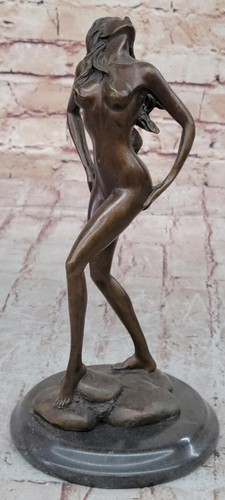 Statue fille chaude en - chaude,