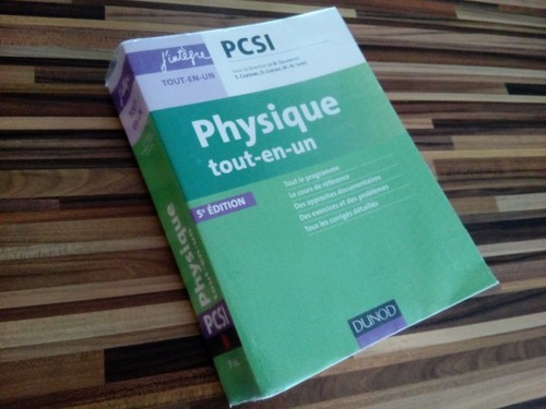 Livre physique tout un - livre, tout-en-un"